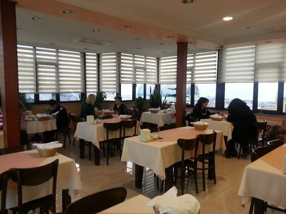 Emos Hotel Istanbul 3*,